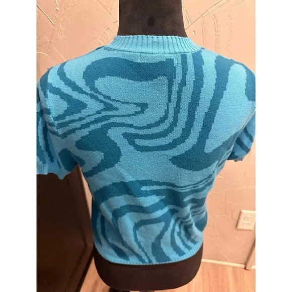 Forever 21 Blue Cropped Sweater Large - Picture 2 of 4
